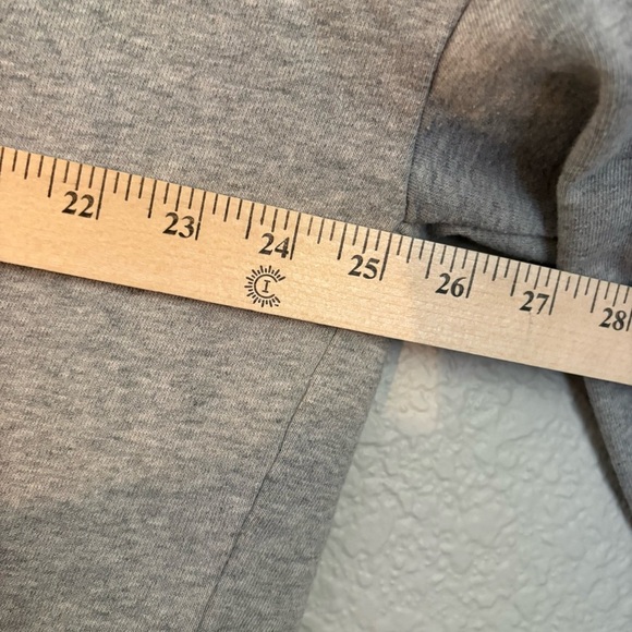 Star Wars: The Rise Of Skywalker Resistance Raw-Edge Athletic Jersey crop - Picture 6 of 11